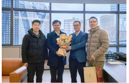 吳興區(qū)委常委、組織部部長魯有銘一行蒞臨研究院走訪慰問一線科研人員